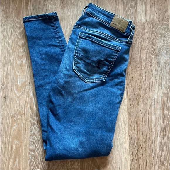 Women’s American eagle jeans - Picture 2 of 2